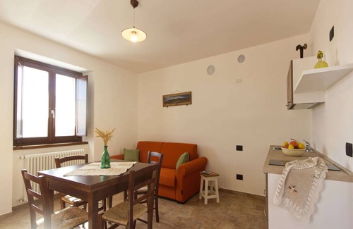 Carpegna House | Top-Rated Belvilla by OYO Poggio Marino with Pool & Breakfast