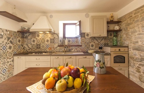 Carpegna House | Top-Rated Belvilla by OYO Poggio Marino with Pool & Breakfast
