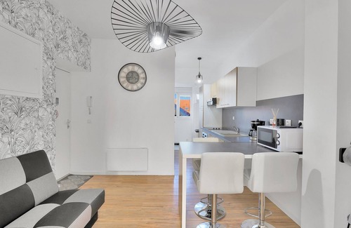 Lens Apartment | Escarpelle - Modern Apartment for 4 with Spa and Breakfast