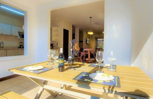 Guachipelin House | Elegant Escazu Retreat with Spa & Breakfast Amenities
