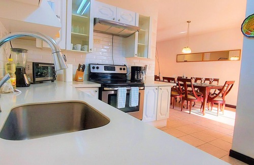 Guachipelin House | Elegant Escazu Retreat with Spa & Breakfast Amenities