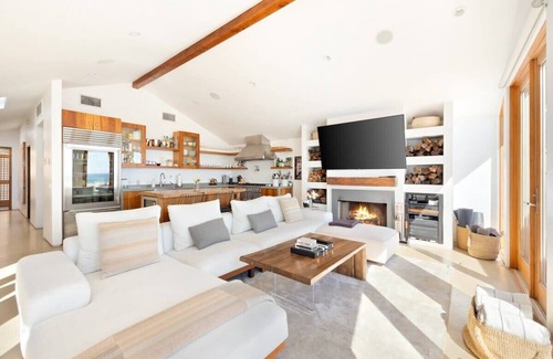Central Malibu House | Exclusive Sandy Beach Club Villa with Ocean View & Pool