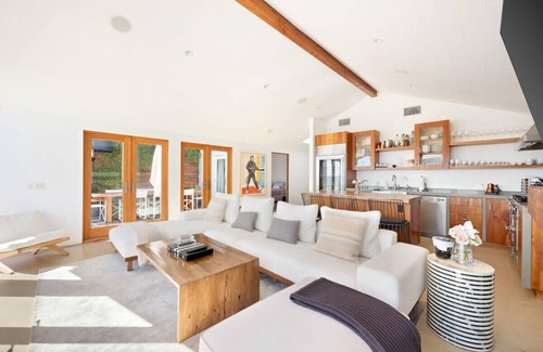 Central Malibu House | Exclusive Sandy Beach Club Villa with Ocean View & Pool