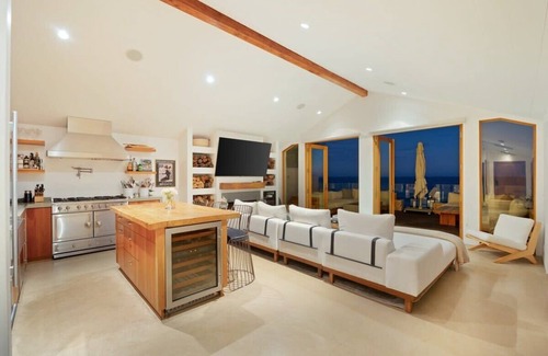 Central Malibu House | Exclusive Sandy Beach Club Villa with Ocean View & Pool