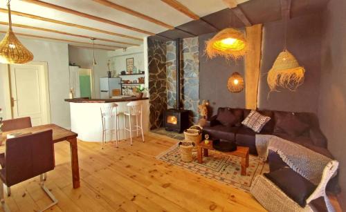 Albunuelas Villa | Escape to Esencia Lodge: Oceanfront Cabin Retreat