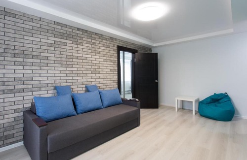 Dzerzhyns'kyi District Apartment | Cozy Esenina Apartment near Botanical Garden with Hot Tub