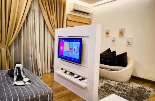 Seri Kembangan Apartment | Relax at Eshue Designer Suites with Ocean View & Spa
