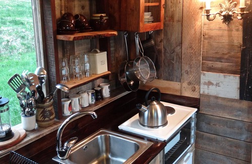 Grundarhverfi RV Rental | Oceanfront Oasis at Esjan with Family-Friendly Amenities