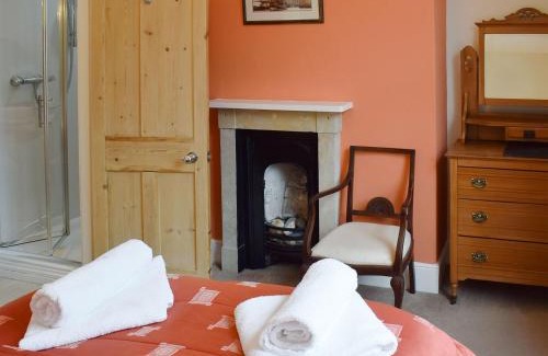 Whitby House | Experience Esk View: A 4-Star Child-Friendly Retreat