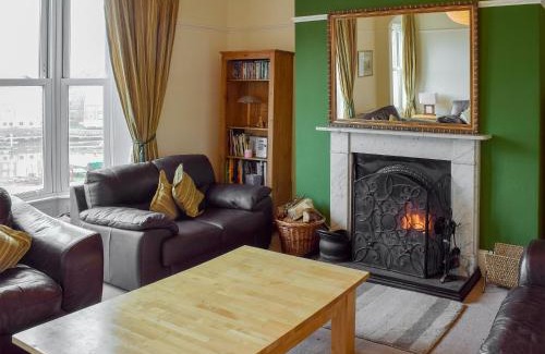 Whitby House | Experience Esk View: A 4-Star Child-Friendly Retreat