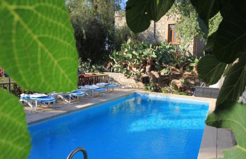 Old Datca Hotel | Eski Datça Pansiyon: Oceanfront Stay with Pool & Dining