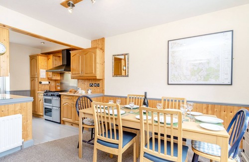 Castleton Cottage | Family-Friendly Esklets Cottage with Garden in Castleton