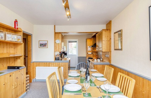 Castleton Cottage | Family-Friendly Esklets Cottage with Garden in Castleton