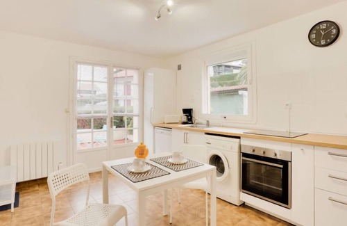Ciboure Apartment | Eskualduna I: Pet-Friendly Oceanfront Escape with Spa