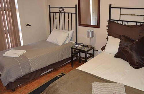 Upington House | Esme's Guest House: Top-Rated Stay with Family-Friendly Amenities