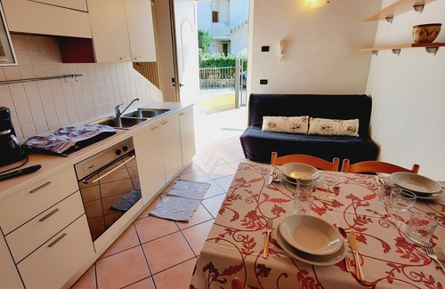 Desenzano del Garda Apartment | ESMERA APARTMENT: Ideal Stay with Pool and Free Parking