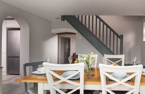 Caerwys Cottage | Top-Rated Esmor Cottage: Oceanfront Retreat with Breakfast