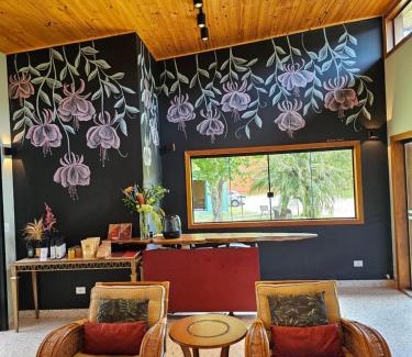 Santo Antonio do Pinhal Hotel | Experience Espaço Canto: Pet-Friendly Stay with Spa & Hot Tub