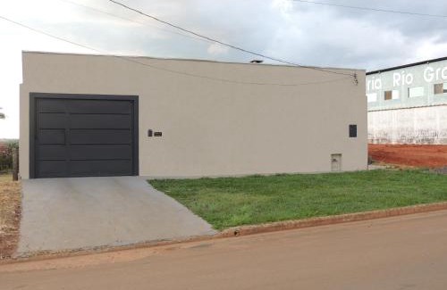 Delfinopolis House | Highly Rated Espaço Canastra: Pet-Friendly Oasis with Pool