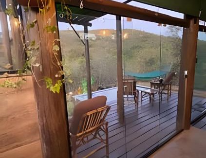 Serra do Cipo Ski Chalet | Relax at Chalé Gaia: Pet-Friendly Getaway with Pool & Hot Tub