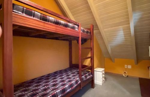 Quinta da Serra Apartment | Espaçoso duplex 4 dorm para 10 pessoas no centro