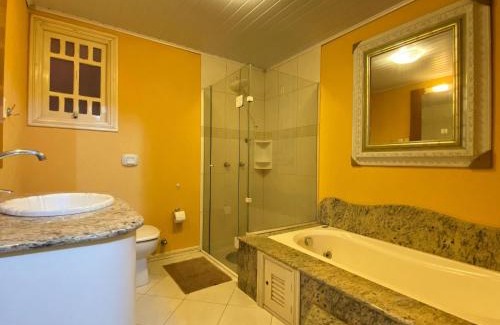 Quinta da Serra Apartment | Espaçoso duplex 4 dorm para 10 pessoas no centro