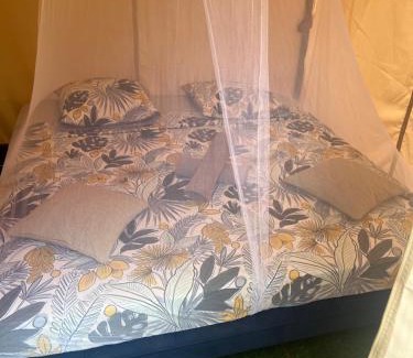 Saint-Gilles-les Hauts House | Relax at Espace Détente des Calumets with Ocean Views