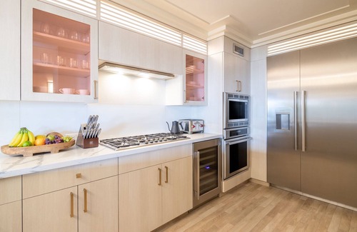 Waikiki Apartment | Discover Espacio: Jewel of Waikiki with Oceanfront Views