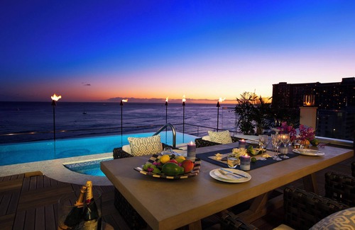 Waikiki Apartment | Discover Espacio: Jewel of Waikiki with Oceanfront Views