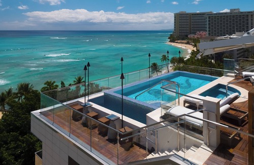 Waikiki Apartment | Discover Espacio: Jewel of Waikiki with Oceanfront Views