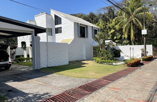 Punta Leona House | Inviting Home Just 2 Minutes from the Beach with Pool