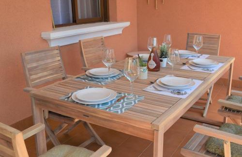 Los Puertos Apartment | Espacioso apartamento con preciosos jardines y BBQ