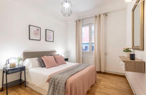 Bilbao City Centre Apartment | Cozy Retreat in Centro Azkuna - Pet Friendly & Family Ready
