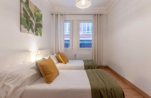 Bilbao City Centre Apartment | Cozy Retreat in Centro Azkuna - Pet Friendly & Family Ready