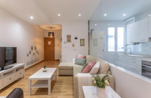 Bilbao City Centre Apartment | Cozy Retreat in Centro Azkuna - Pet Friendly & Family Ready