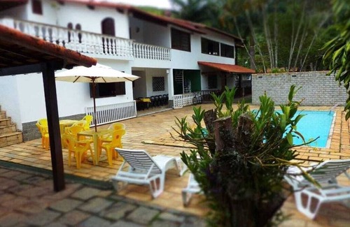 Miguel Pereira House | Family-Friendly Getaway at Espaço 579 with Lake Views