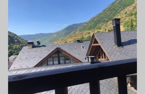 Isil Apartment | Stunning Duplex Penthouse in Isil with Hot Tub & Family Fun