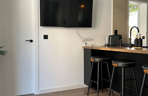 Chana Apartment | Espectacular Apartamento en el Centro con un Patio Maravilloso y Balcón!