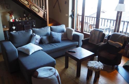 Alp Apartment | Cozy Mountain Apartment in Alp with Breakfast Included