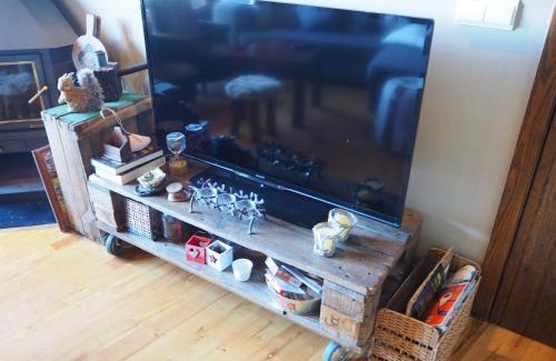 Alp Apartment | Cozy Mountain Apartment in Alp with Breakfast Included