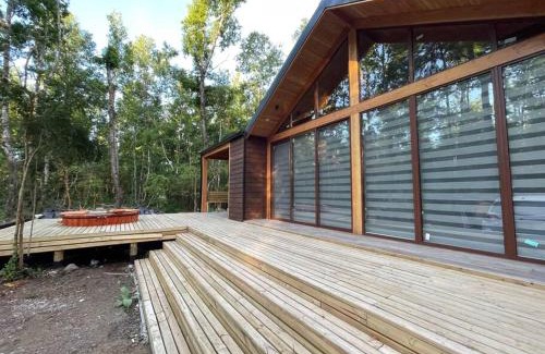 Pucon House | Pet-Friendly 3D2B Cabin with Private Hot Tub in Pucon