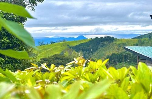 Vieja Apartment | Modern Mountain Cabin with Wifi & Scenic Cloud Forest