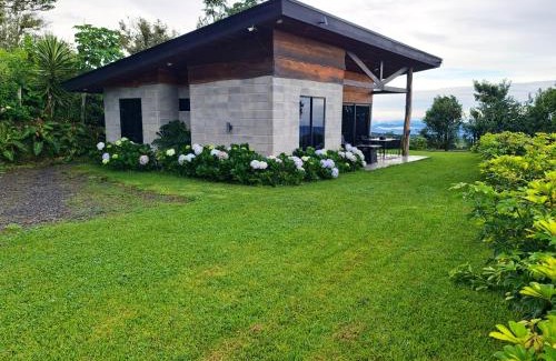 Vieja Apartment | Modern Mountain Cabin with Wifi & Scenic Cloud Forest