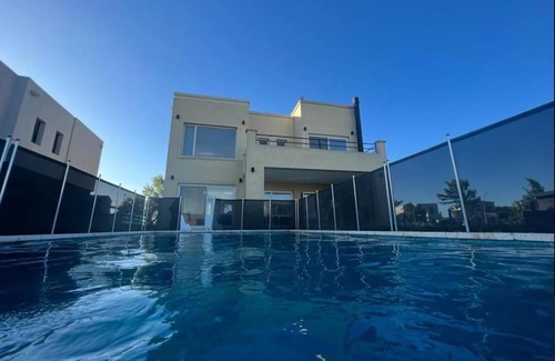 Belen de Escobar Villa | Inviting Home with Pool & Kitchen at Puertos del Lago Escobar