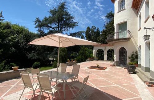 Olot Villa | Enchanting Casa Chateau in Central Olot with Pool & Ocean View