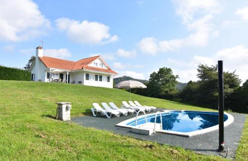 Navajeda House | Gorgeous Home with Pool and Ocean View Garden Retreat