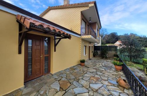 Villaescusa Apartment | Pet-Friendly Retreat at Espectacular Casa en Liaño
