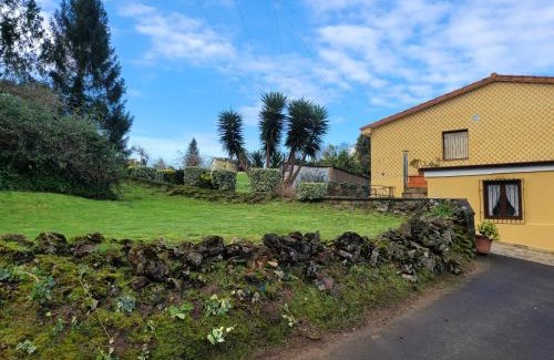 Villaescusa Apartment | Pet-Friendly Retreat at Espectacular Casa en Liaño