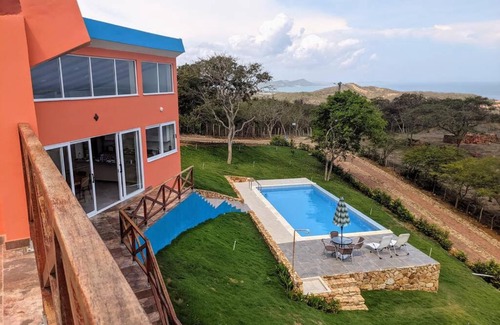 Tubara House | Beautiful Home in El Santuario with Pool & Pet-Friendly