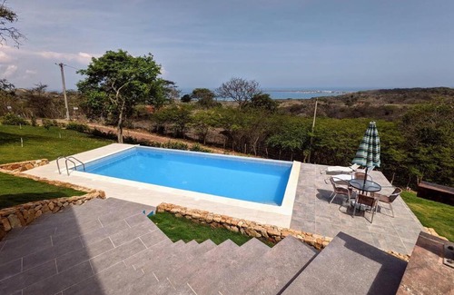 Tubara House | Beautiful Home in El Santuario with Pool & Pet-Friendly